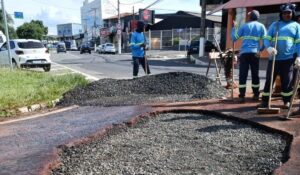 Conserto das tubulações em importante via de Hortolândia