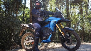 Watts lidera o mercado de motos elétricas no Brasil com crescimento de 50% em 2024