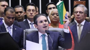 Hugo Motta assume a Presidência da Câmara dos Deputados com 444 votos