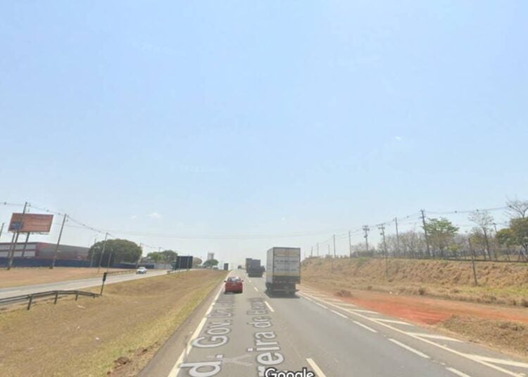 Acidente entre carro e carreta deixa uma vítima fatal e três feridos em Jaguariúna