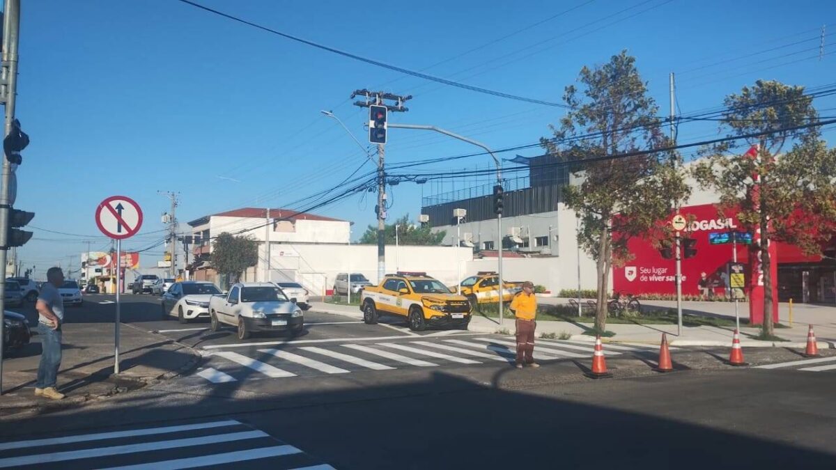 sentido único cruzamento