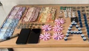 Polícia prende suspeito com mais de 150 porções de drogas