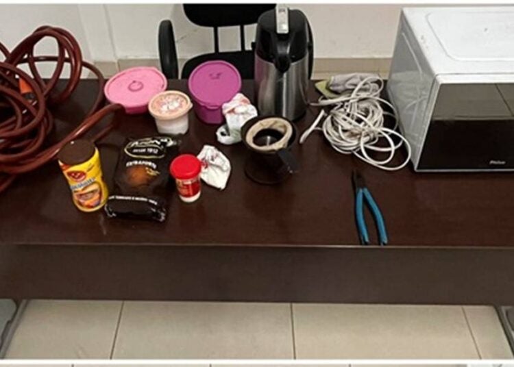 Homem é preso por roubar café e outros itens em estabelecimento comercial