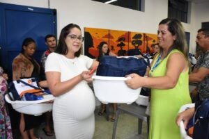 Hortolândia entrega kits de maternidade para 150 gestantes