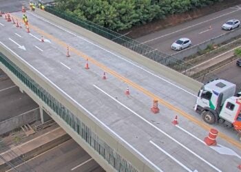 viaduto sobre a Rodovia SP-101