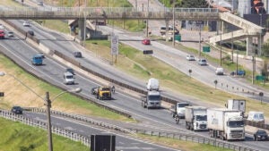 Férias escolares aumentam movimento nas estradas: veja como preparar o carro para viajar com segurança