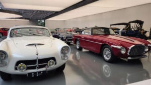 Descubra 3 carros raros em exposição no CARDE, em Campos do Jordão