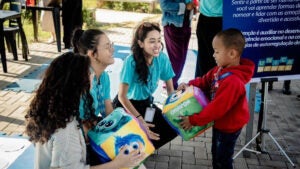 Festival Azul envolve 300 pessoas em atividades interativas sobre autismo