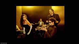 Espetáculo gratuito em Campinas, O Livro Vivo celebra o teatro, o jazz e a memória das artes cênicas