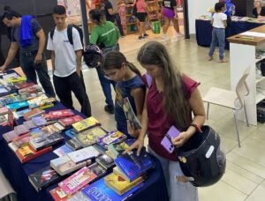Banca de troca de livros da Biblioteca de Hortolândia atrai 150 pessoas