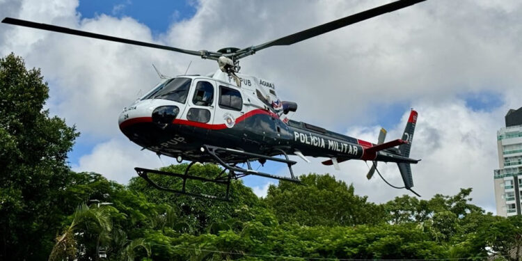 Resgate com helicóptero Águia salva idosa em trilha em São Roque