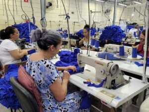 Hortolândia avança na produção de uniformes de inverno para estudantes da rede municipal