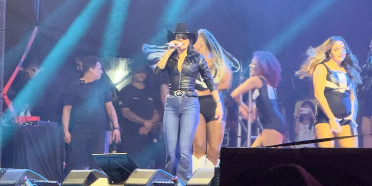 ana castela - festa do peao hortolandia