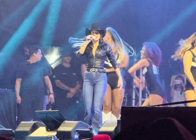 ana castela - festa do peao hortolandia