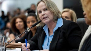 Ana Perugini pede e Alesp vai ouvir Arsesp sobre ações contra mau cheiro e falhas no abastecimento em Hortolândia