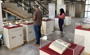 Exposição em Hortolândia mostra edições antigas da Bíblia