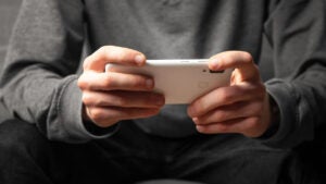 Como proteger crianças e adolescentes nas redes sociais: veja as dicas