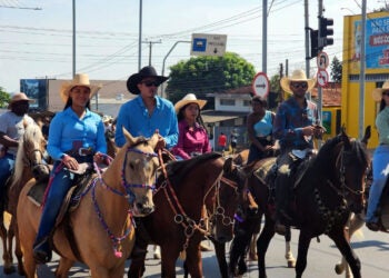 Desfile de Cavaleiros movimenta Hortolândia antes da Festa do Peão