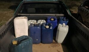 Polícia flagra venda ilegal de combustível em rua deserta de Hortolândia