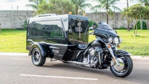 Primeira “Moto Cortejo” do Brasil mistura tradição e ousadia com Harley-Davidson adaptada