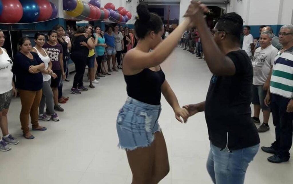 aulas gratuitas de dança de salão