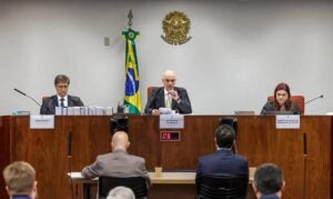 Relatório da PF aponta Bolsonaro e Eduardo em coação de julgamento no STF