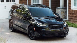 Chrysler lança Pacifica 100th Anniversary Edition para celebrar 100 anos de história