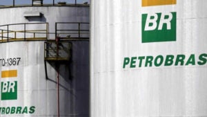 Petrobras anuncia redução no preço da gasolina a partir desta terça-feira (3)