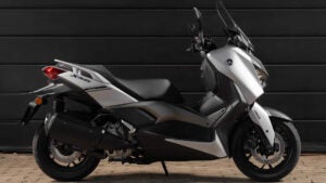 Yamaha lança XMax 300 Connected no Brasil