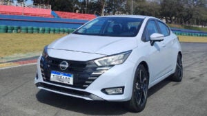 Nissan Versa 2026 impressiona no uso urbano com equilíbrio entre conforto, tecnologia e segurança