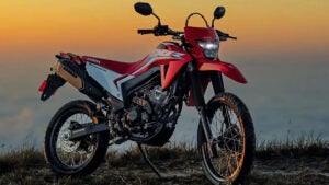 Honda XR 300L Tornado 2025 chega com motor mais forte e foco em versatilidade para trilhas e asfalto