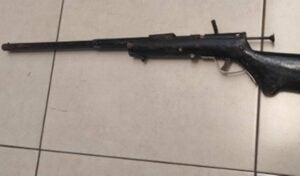 Homem é preso após ameaçar companheira com espingarda em Sumaré