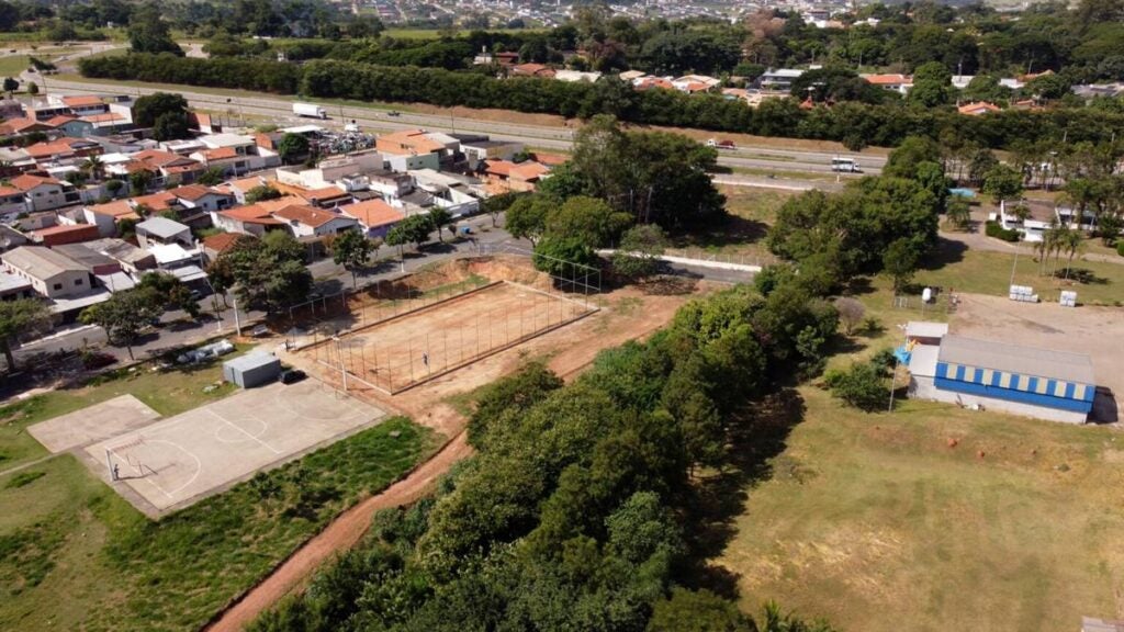 Novo campo de futebol society no Jardim Amanda entra na reta final