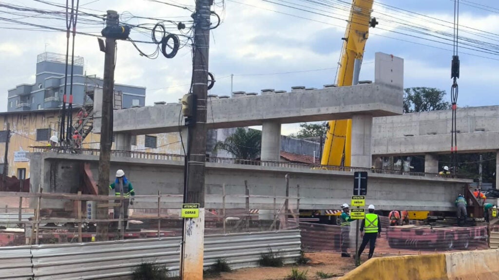 Obras do viaduto da Vila Real