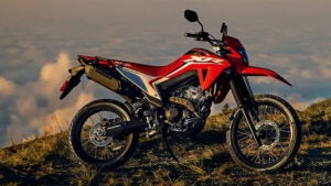 XR 300L chega ao Brasil com motor de 293 cc, design versátil e tecnologia para trilha e asfalto