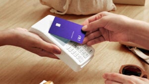 Nubank Ultravioleta ganha novos benefícios com foco em viagens e experiências exclusivas