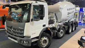 Mercedes-Benz apresenta primeiro caminhão betoneira 10×4 do Brasil