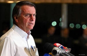 STF determina início de cumprimento de pena de Bolsonaro