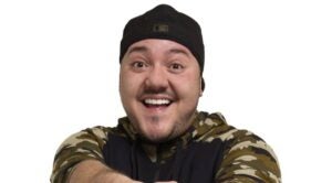 Humoristas Rodrigo Cáceres e Diogo Andrade em evento gratuito