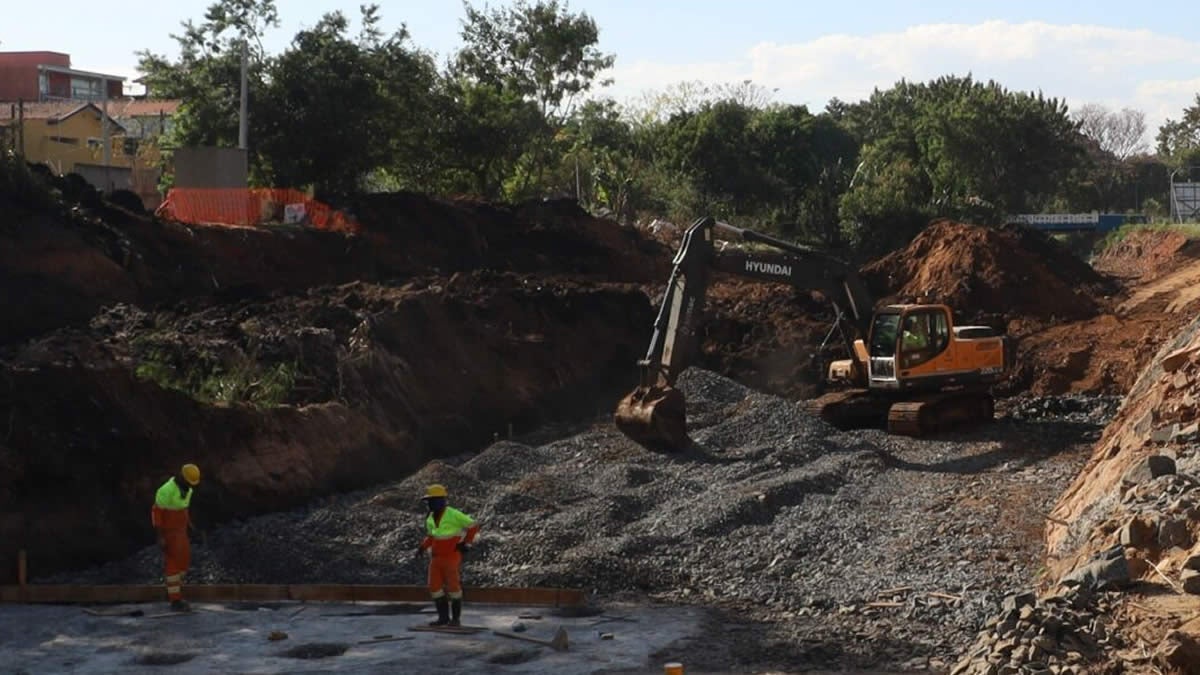 obras no Ribeirão Jacuba