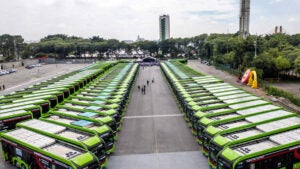 Ônibus elétricos ganham força no Brasil: São Paulo lidera avanço da mobilidade sustentável