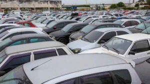 Detran-SP realiza leilão com carros e motos a partir de R$ 1.400