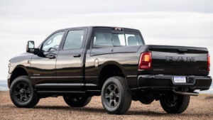 Ram 3500 2025 estreia no Brasil com até 9 toneladas de capacidade de reboque e luxo de sobra