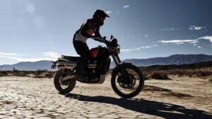 Triumph Thruxton 400 2026 é lançada com visual café racer e motor mais potente