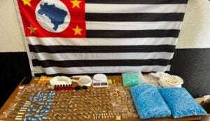 Policiais desarticulam ponto de tráfico e apreendem grande quantidade de drogas