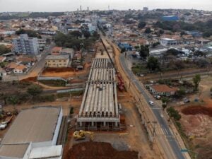 Prefeitura vistoria obras no Viaduto da Vila Real
