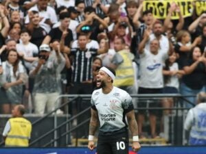 Memphis segue como dúvida para confronto contra o Flamengo