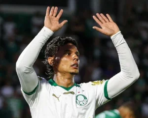Ex-Palmeiras faz gol contra em jogo da Liga dos Campeões