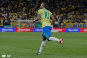 Vini Jr. perde a linha após ser substituído em partida do Real Madrid