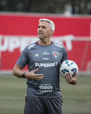São Paulo perde dois zagueiros na derrota para o Ceará